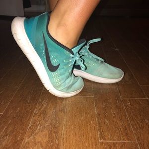 Size 10 Nike Free Runs